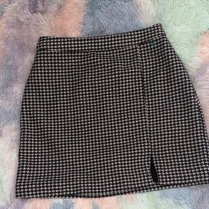 Hollister Black and White Houndstooth Skirt plaid
